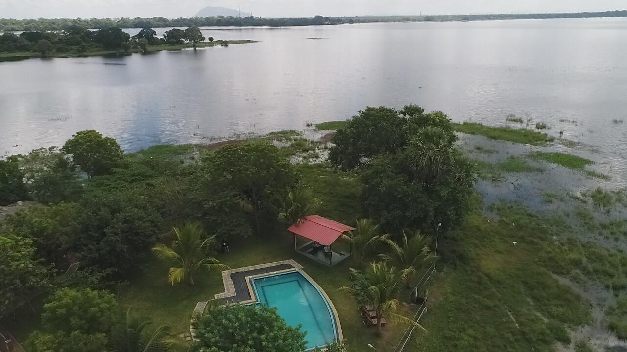 Pharo Lake Полонарува Екстериор снимка